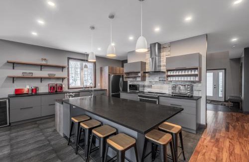 Stoneham Ski Chalet | Blanc40