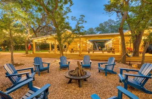 Blanco House | Blanco Riverfront Estate w/2 Homes: 4-Acre Oasis