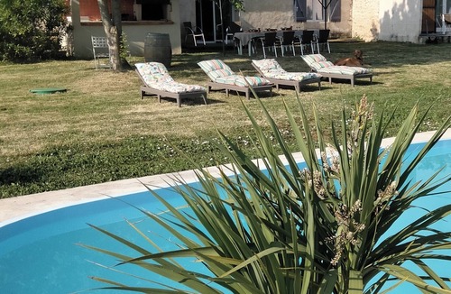 Eyrans Cottage | Blayais self-catering cottage with swimming poolPets accepted