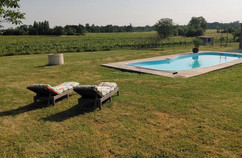 Eyrans Cottage | Blayais self-catering cottage with swimming poolPets accepted