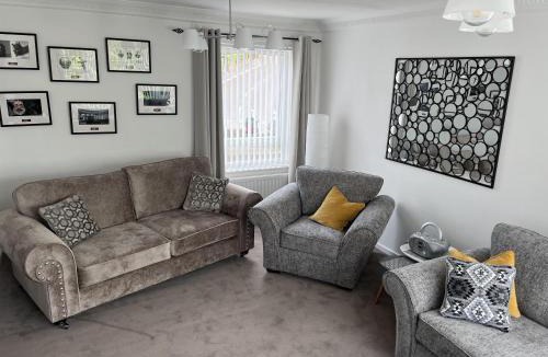 Blaydon on Tyne House | BlaydonBurn - Sleeps 6 - Parking - Garden
