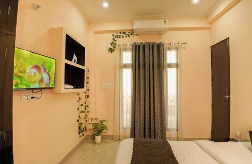 Varanasi House | Blenzo Hideaway Kashi 4BHK Near Banaras Station with Kitchen , WiFi & Parking