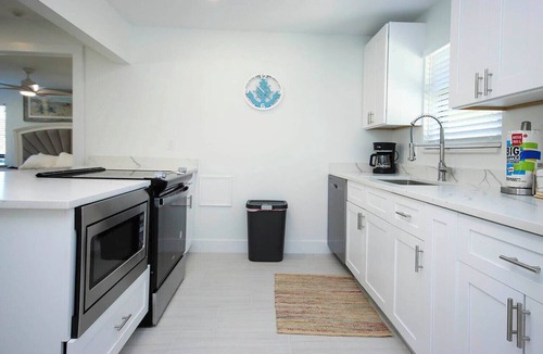 Sanibel Condo | Blind Pass E103 - over 1500 sq ft ~ 8 person occupancy
