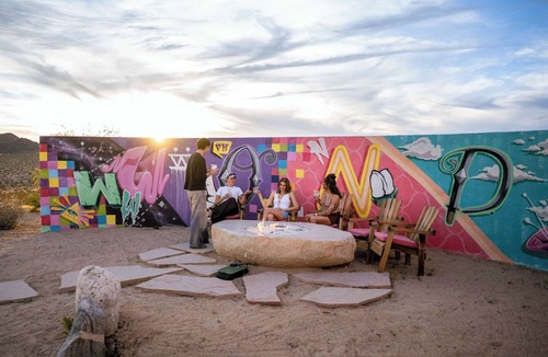Joshua Tree House | Bling Shack Pool, Spa, Views, Karaoke, Theater