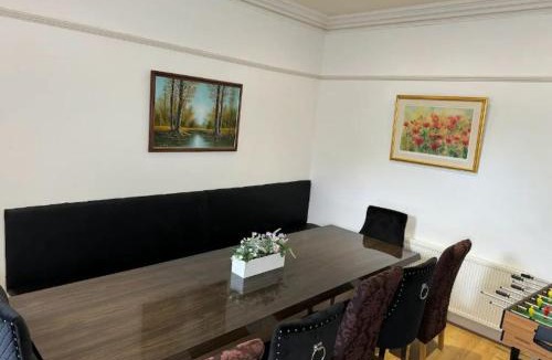 Southampton City Centre Villa | Bliss Mansion
