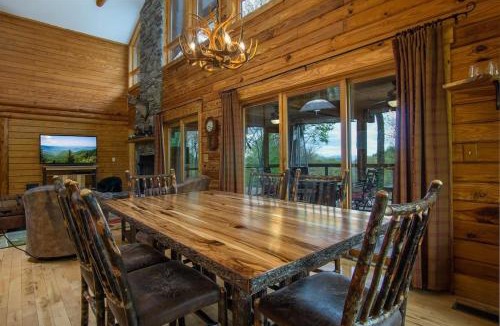 Brevard House | Blissful Bears Mountain · Blissful Bear Cabin, Long Range View 2