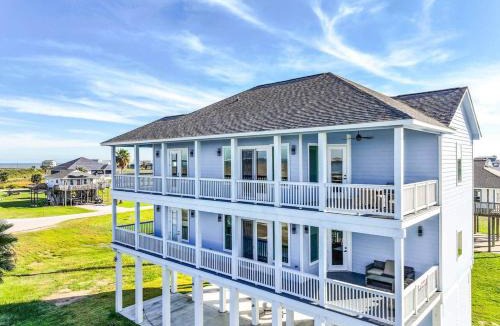 San Luis House | Blissful Blue Oasis- Waterfront in Treasure Island