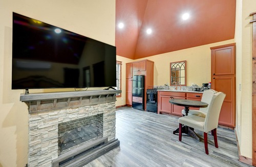 Broken Bow Apartment | Blissful Broken Bow Studio: Fire Pit & Jacuzzi Tub