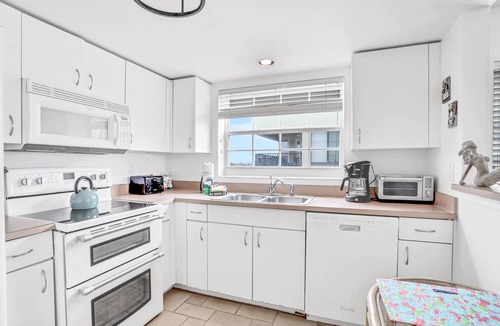 Independence Square Condo | Blissful condo with pool Gulf view balcony private WD and central AC