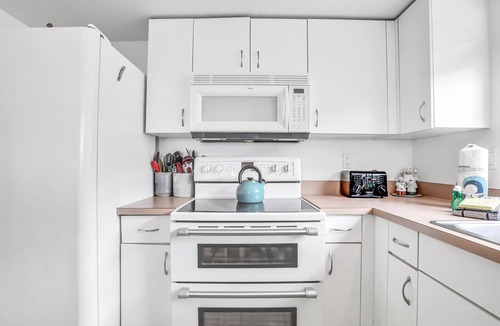 Independence Square Condo | Blissful condo with pool Gulf view balcony private WD and central AC