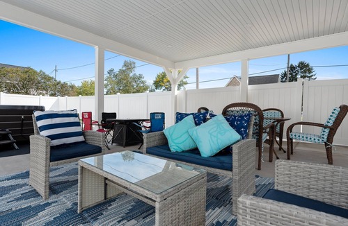 Two Rivers Apartment | Blissful Luxury Duplex Upper - 2 1/2 Blocks to the Beach