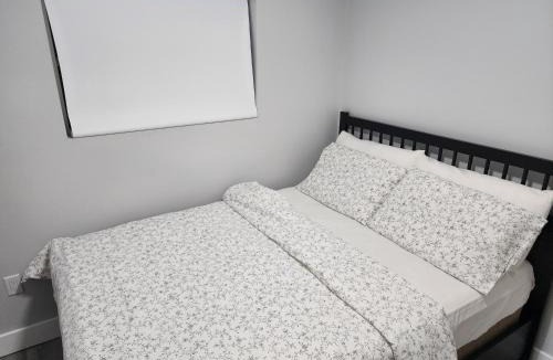 Fleetwood House | Blissfull Two Bedroom Suite Near surrey centre