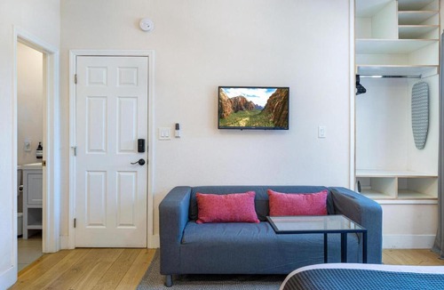 Poinciana Park Apartment | Bloom Hideaway - Mins to Las Olas & Beach