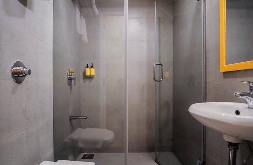 Worli Hotel | Bloom Hotel - Worli