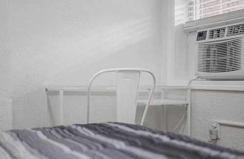 Pittsburgh House | Bloomfield Pittsburgh A Modern and Cozy Private Bedroom, Shared Bathroom, with Free Parking