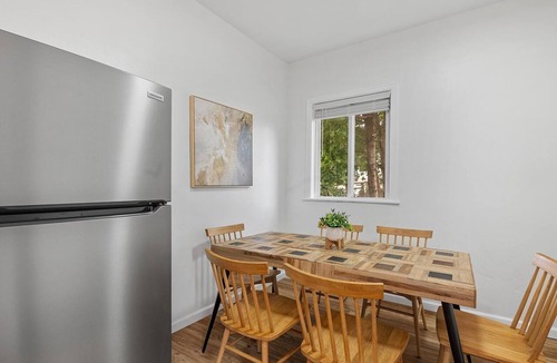 Bloomfield Apartment | Bloomfield, Shadyside 2 Modern and Spacious Two Bedroom with Free Parking