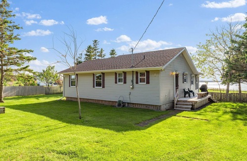Blooming Point Cottage | Blooming Point Beauty on Tracadie Bay. Family & dog-friendly waterfront cottage!