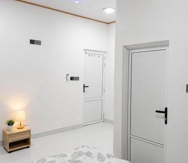Hanimaadhoo House | blu beds blue Rose Guest House