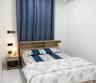 Hanimaadhoo House | blu beds blue Rose Guest House
