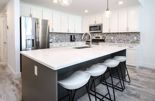 Fort Walton Beach Condo | BLU Gorgeous- 4BR/3BA Ground floor/Walk out 75" HD