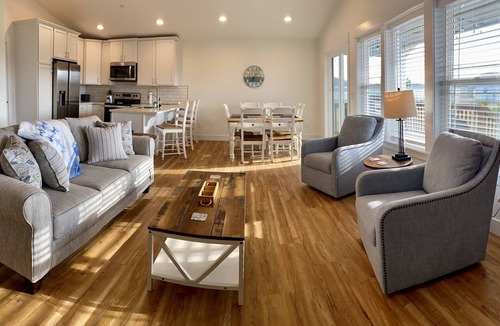 Ocean Shores Cottage | Blue Anchor Cottage - pet friendly retreat! Game room, walk to beach!