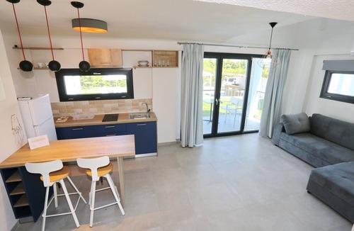 Paliouri Hotel | Blue Avenue
