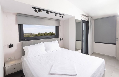 Paliouri Hotel | Blue Avenue