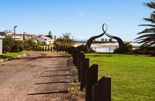 Blue Bay House | BLUE BAY COTTAGE - FAMILY FRIENDLY, WALK TO BEACH