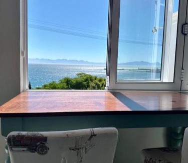 Redhill Bed & Breakfast | Blue Bay Studio Bayview
