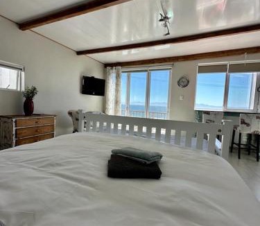 Redhill Bed & Breakfast | Blue Bay Studio Bayview