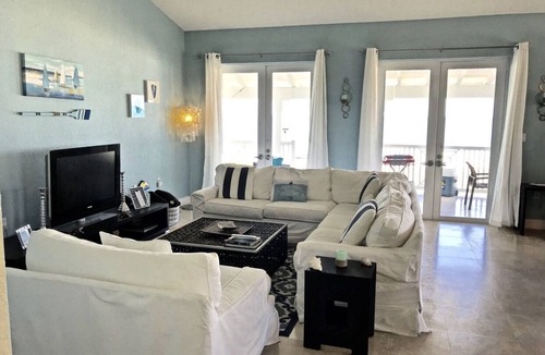 Alice Town House | Blue Beach Front Home at Resort World