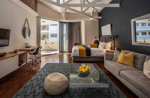 Sea Point Apartment | Blue Beach Studio close to sea in Sea Point 45BW