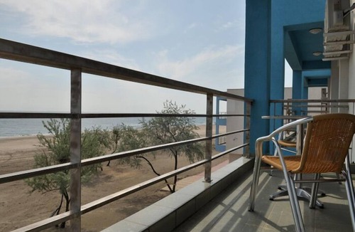 Constanta Villa | Blue Beach Studios