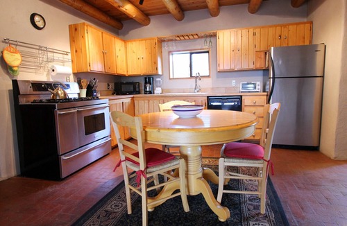 El Prado House | Blue Bird Farm - Spacious Stylish 5 bed/3 bath Taos Farmhouse with AC