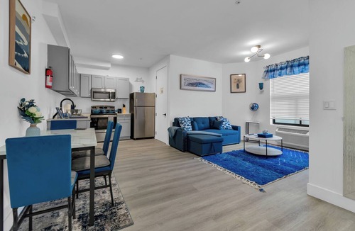 Elizabeth Apartment | Blue Bliss 2BR 2BTH with Indoor Pool, FREE Parking, Near NYC & EWR Airport