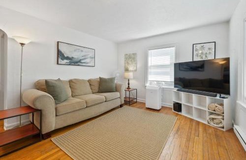 Market District House | Blue Bungalow - Close to Downtown & Autzen home