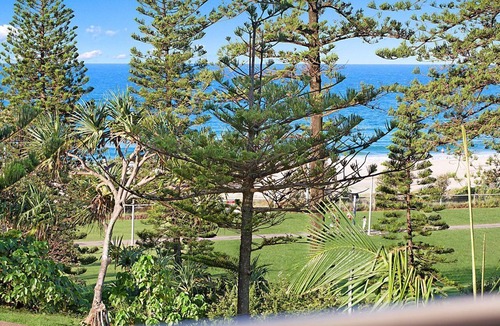 Coolangatta Apartment | Blue C 401 - Beachfront Coolangatta - Min. 3 night stays!