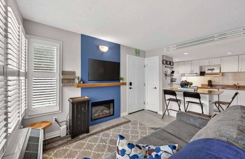 Craigleith Condo | Blue Cave Escape - Pool, Hot Tub & Shuttle