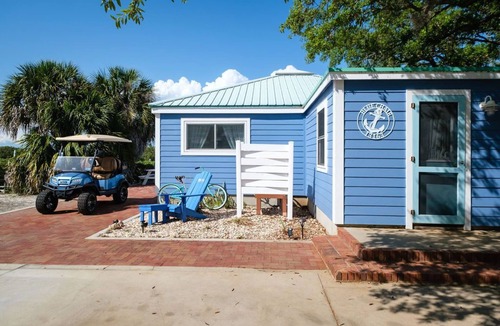 Cedar Key House | Blue Chair - Waterfront Dock w/Golf Cart Included