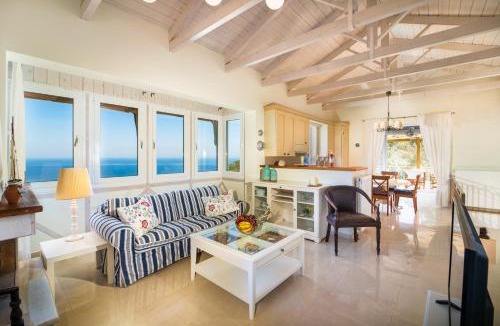 Tsoukaladhes Villa | Blue Chill Villa
