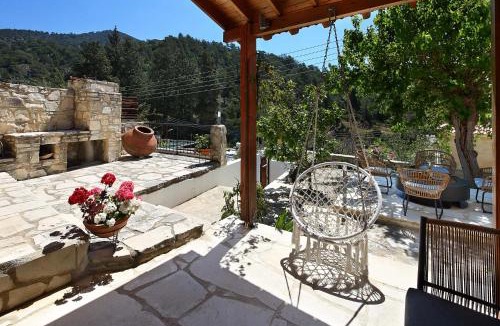 Apsiou House | Blue Cottage