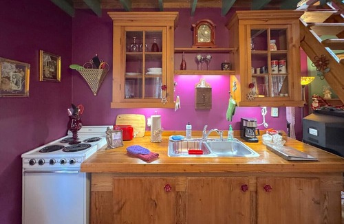 Eureka Springs Historic District Bed & Breakfast | Blue Crystal Hideaway BnB