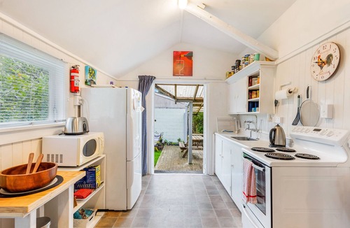 Waikanae House | Blue Diamond Bach - Waikanae Beach