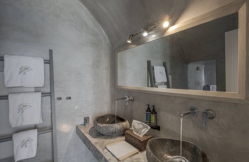 Firostefani Hotel | Blue Dolphins Apartments & Suites