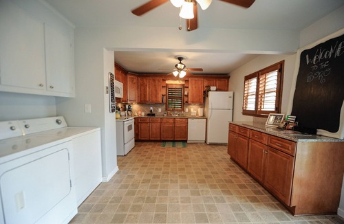 Murfreesboro House | Blue Door Casa Grande - Fast Fiber Wifi & The Comforts of Home!