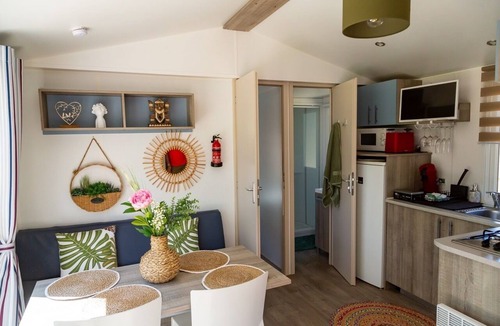 Bischoffsheim House | BLUE GRASS RANCH - MOBILE HOME CACTUS & JACUZZI