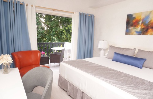 Rendezvous Condo | BLUE HAVEN 1- STUDIO CONDO near BEACHES W/POOL