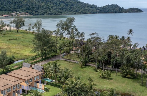 Klong Son Villa | Blue Haven Bay Luxury 4-B Pool Villa Near Beach, Koh Chang