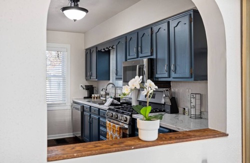 Peoria Heights House | Blue Haven Cottage | Spacious 2BD in the Heights