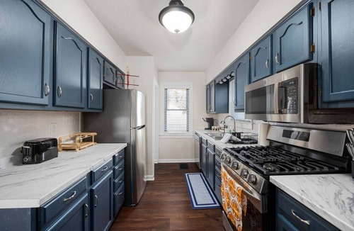 Peoria Heights House | Blue Haven Cottage | Spacious 2BD in the Heights